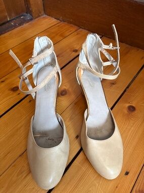 Seychelles Nude pumps well worn shoes heels size 10